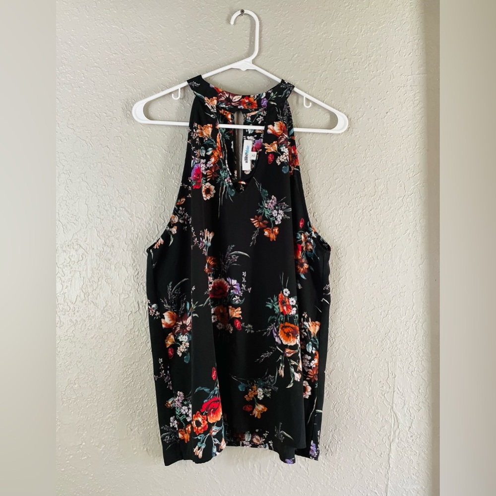 🧹Women’s Aliceblue Floral Sleeveless Blouse Size XL🧹